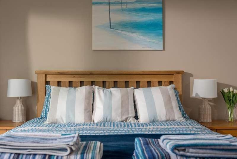 Cosy Beachfront Retreat With Stunning Sea Views & Free Access To A Local Indoor Pool Talland Exterior photo